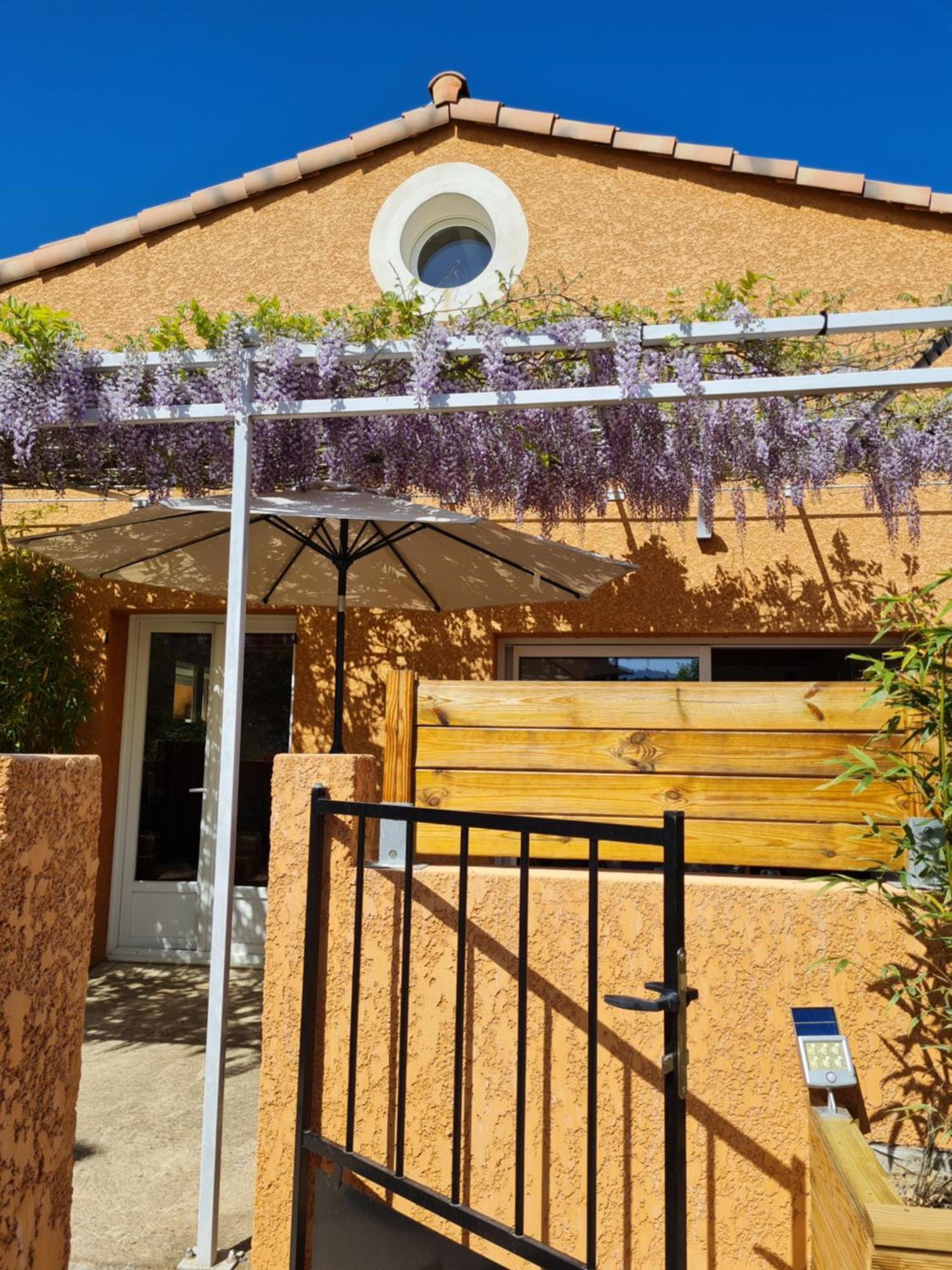 Holiday home Maison Classee 2 Etoiles Proche Du Du Salagou